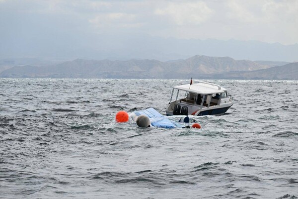 Boat with French Tourists Capsizes Off Oman Coast